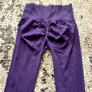 Push up leggings. Used couple times, great condition, no defects.